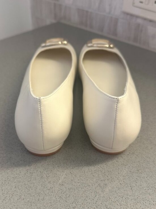 NWT NIB Larroude 1 Maria Flat In White Leather 7.5 US / Ivory NWT NIB Larroude 1 Maria Flat In White Leather 7.5 US / Ivory